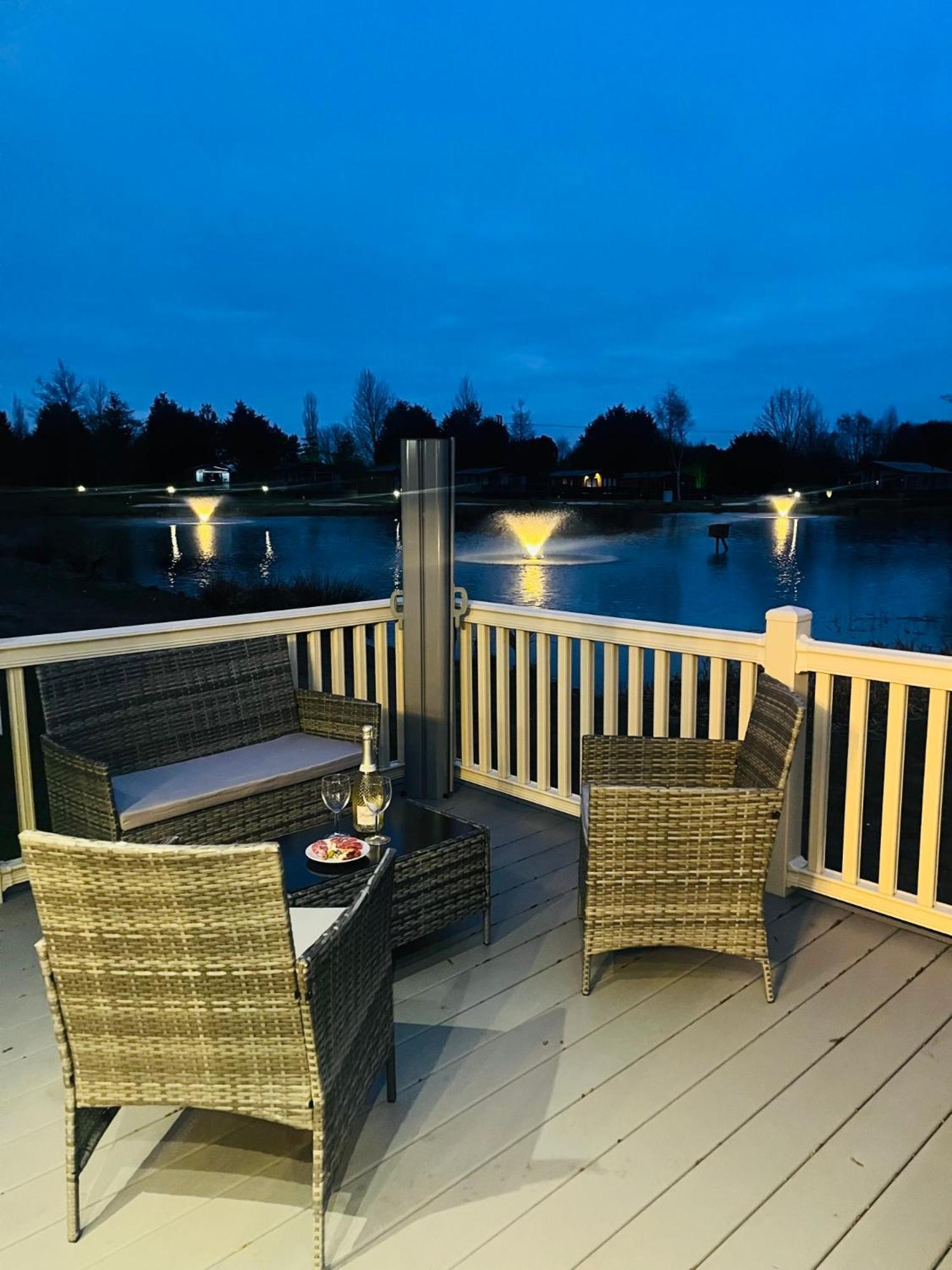 Lakeside Escape With Hot Tub Йорк Екстер'єр фото